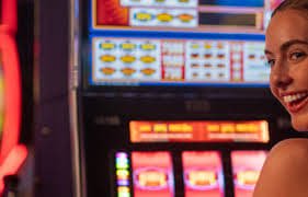 Studio Infinite Blackjack live-dealer slot 5k dengan kamera multi-sudut dan dealer profesional